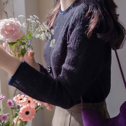 [特価15% ★限定数量][ベスト特価5千ウォン割引] <FONT color=#5a3954>MADE LIN</font>シュメローズ 起毛レース ベロアネック 柔らかいブラウス[size:F(55～66)]