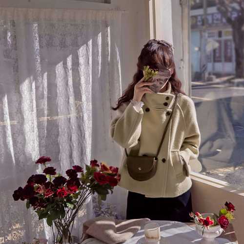 [ベスト特価1万2千ウォン割引] <FONT color=#5a3954>MADE LIN</font> [バターカラー][ウール50%]エイリー可愛いムードドトムブックルハーフコート[size:F(55～77)]