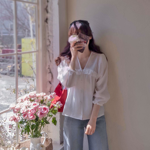 [ベスト特価4千ウォン割引] <FONT color=#5a3954>MADE LIN</font>ヴェロニカラブリー波レース ヨルテンセル ブラウス[size:F(55～66)]