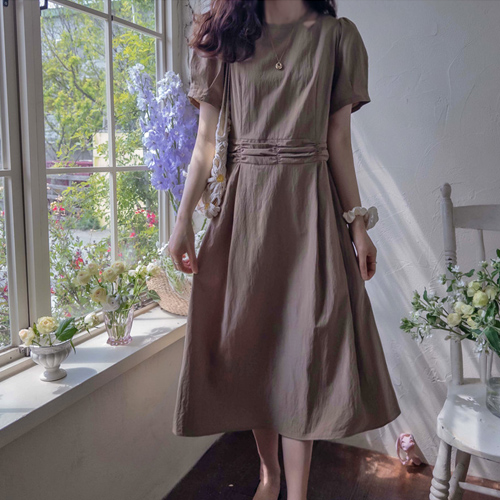 [LABEL] [ベージュカラー]シーズンラックスウエストポイントバックバンドダンアハンフィットパフワンピース[size:F,1]