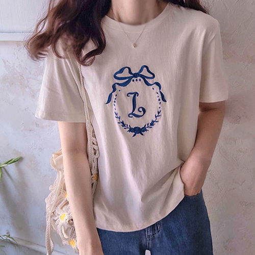 [ベスト特価3千ウォン割引] <FONT color=#5a3954>MADE LIN</font>エリーヌリボン刺繍ティー[size:F,1]