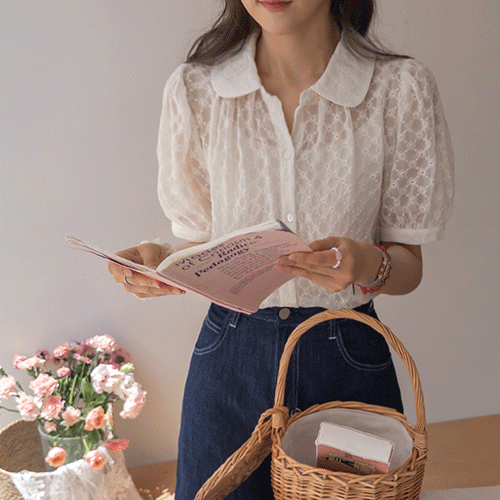 アイラシャーリング袖フラワー刺繍パンチングブラウス [size:F(55～66盤)]