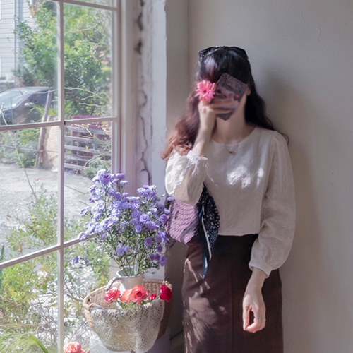 ロドニア ラブリー花刺繍 エリフィットブラウス [size:F(55～66)]