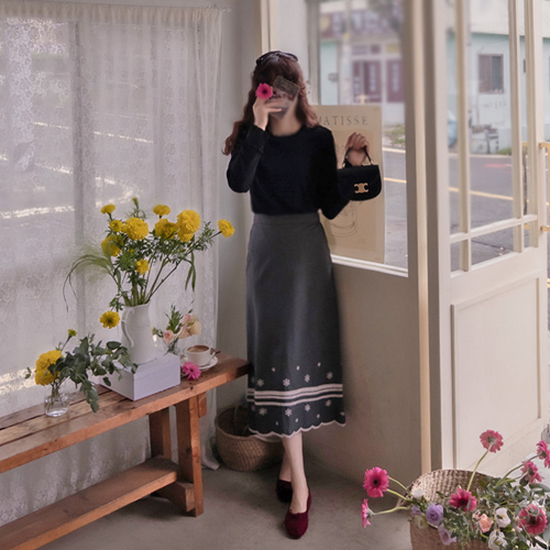 [ベスト特価5千ウォン割引] <FONT color=#5a3954>MADE LIN</font>クランスピ花刺繍 ミニドット波打ちスカート[size:S,M]