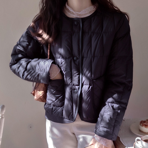 [ブラックカラー] クランシス正方形パターン 軽いダックダウン タスミバディング[size:F(66～77)]