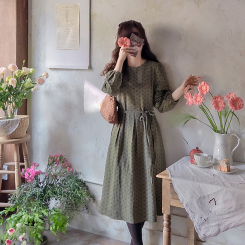 [新賞特価9千ウォン割引] <FONT color=#5a3954>MADE LINメイプルフラワーピンタック</font>ディテールワンピース[size:F(55～66)]