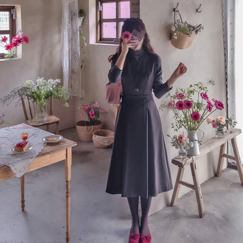 [新特価1万ウォン割引] <FONT color=#5a3954>MADE LIN</font>オールトンスッキリブイネックワンピース[size:F(55～66)]