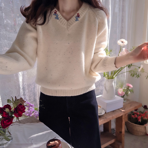 シュリア花刺繍 ネックポイント ボドルタスミ ニット [size:F(55～66)]