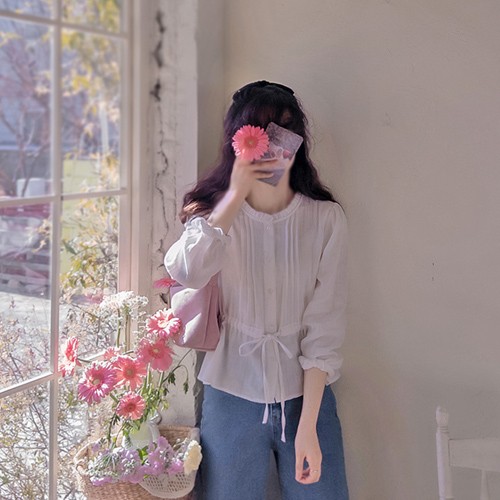 [新賞特価6千ウォン割引] <FONT color=#5a3954>MADE LIN</font>ロミアンズラブリー シャリングカラー ウエストストラップ ブラウス[size:F(55～66)]