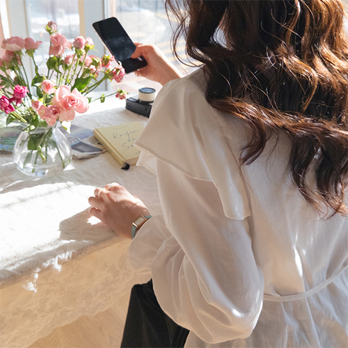 [ベスト特価7千ウォン割引]MADE LIN メルビーショルダーフリール ベルトブラウス[size:F(55～66)]