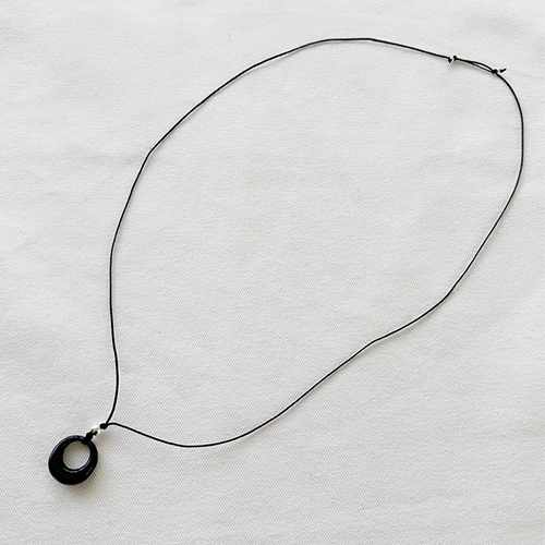 ボールドリングストーンブラックロングネックレス