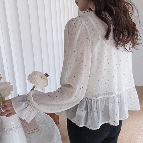 【ヨリフィット】マレアンザンドットパフ袖裾シャーリングシーポンブラウス [size:F(55～66)]