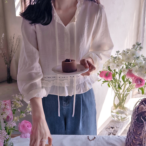 メロスネクシャリングパンチング刺繍耳よみブラウス [size:F(55～66)]