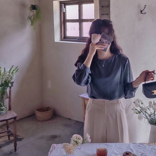 ジェイスシルキーテンセルショルダーシャーリング エリフィットブラウス[size:F(55～66)]