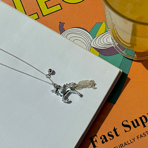 ユニコーンシルバーロングネックレス