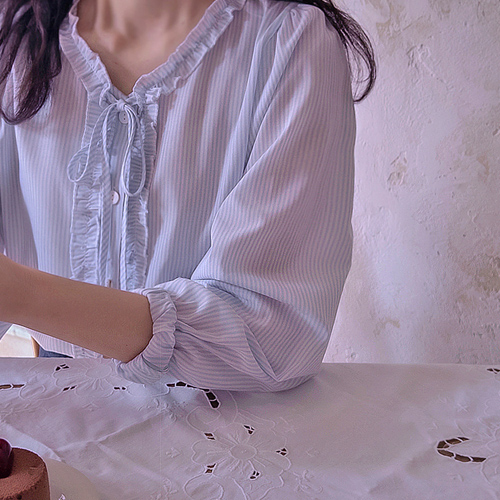 [プリオーダー5千ウォン割引]リボンストライプシャーリングネックサマー＆スプリング ヨリフィットブラウス[size:F(55～66)] [プリオーダー4月22日入庫予定]