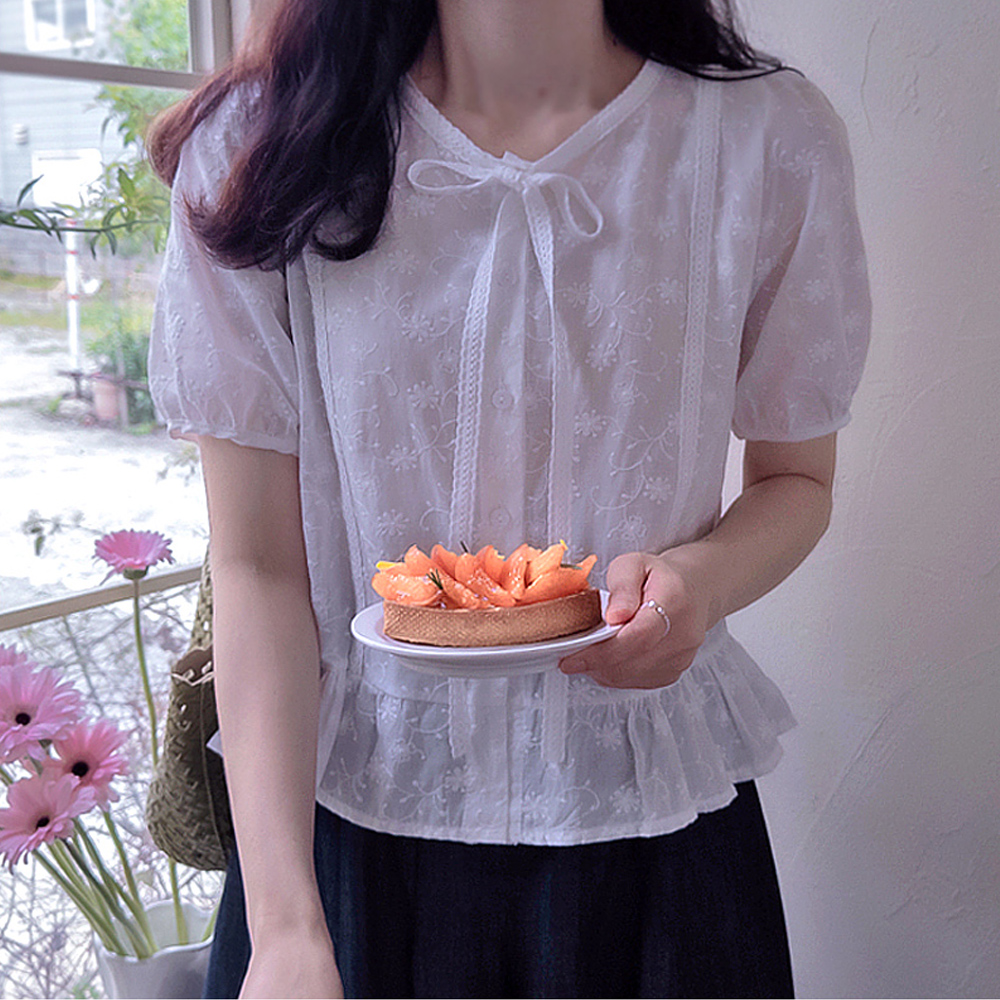 カリフラワー刺繍 ラブリーネックポイント かわいいブラウス[size:F(55～66)]