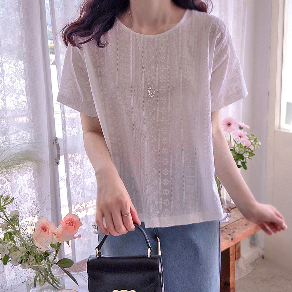 クランビア花刺繍バックポイント体型カバーフィットブラウス[size:F(55～66)]